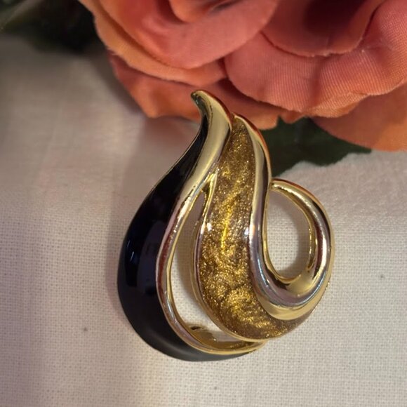 Beautiful and Unusual set of 4 Different Brooches for any occasion - Picture 6 of 16